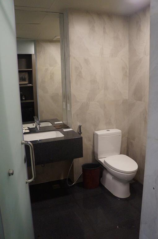 New Golden Forward Hotel Yangon Luaran gambar