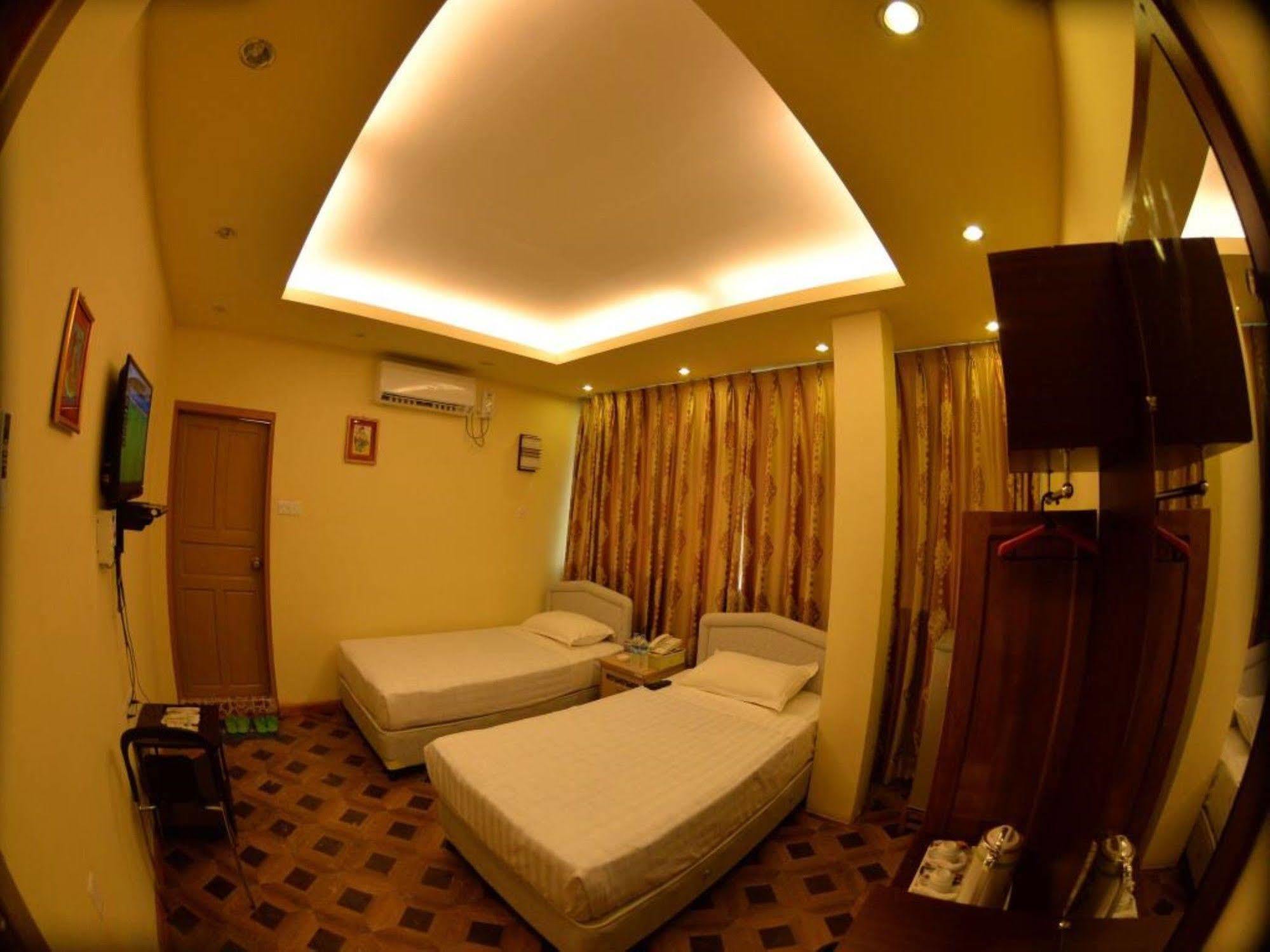 New Golden Forward Hotel Yangon Luaran gambar