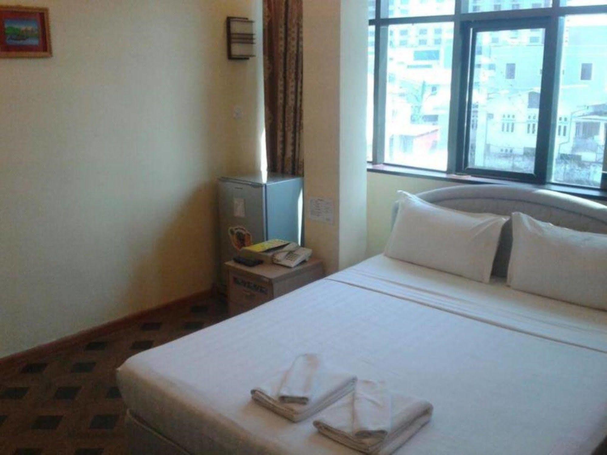 New Golden Forward Hotel Yangon Luaran gambar