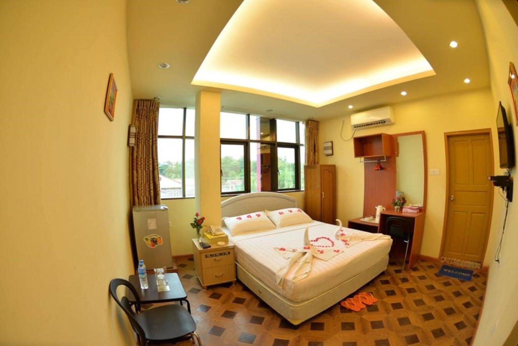 New Golden Forward Hotel Yangon Luaran gambar